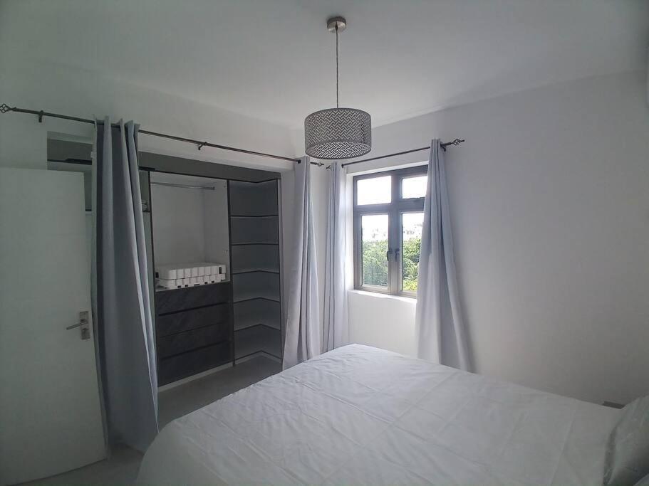 Grand Contemporain Sur Proche De La